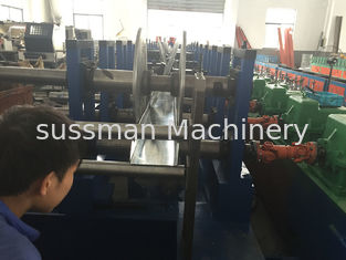 प्रेस मशीन के साथ 5T हाइड्रोलिक Uncoiler केबल ट्रे रोल बनाने की मशीन
