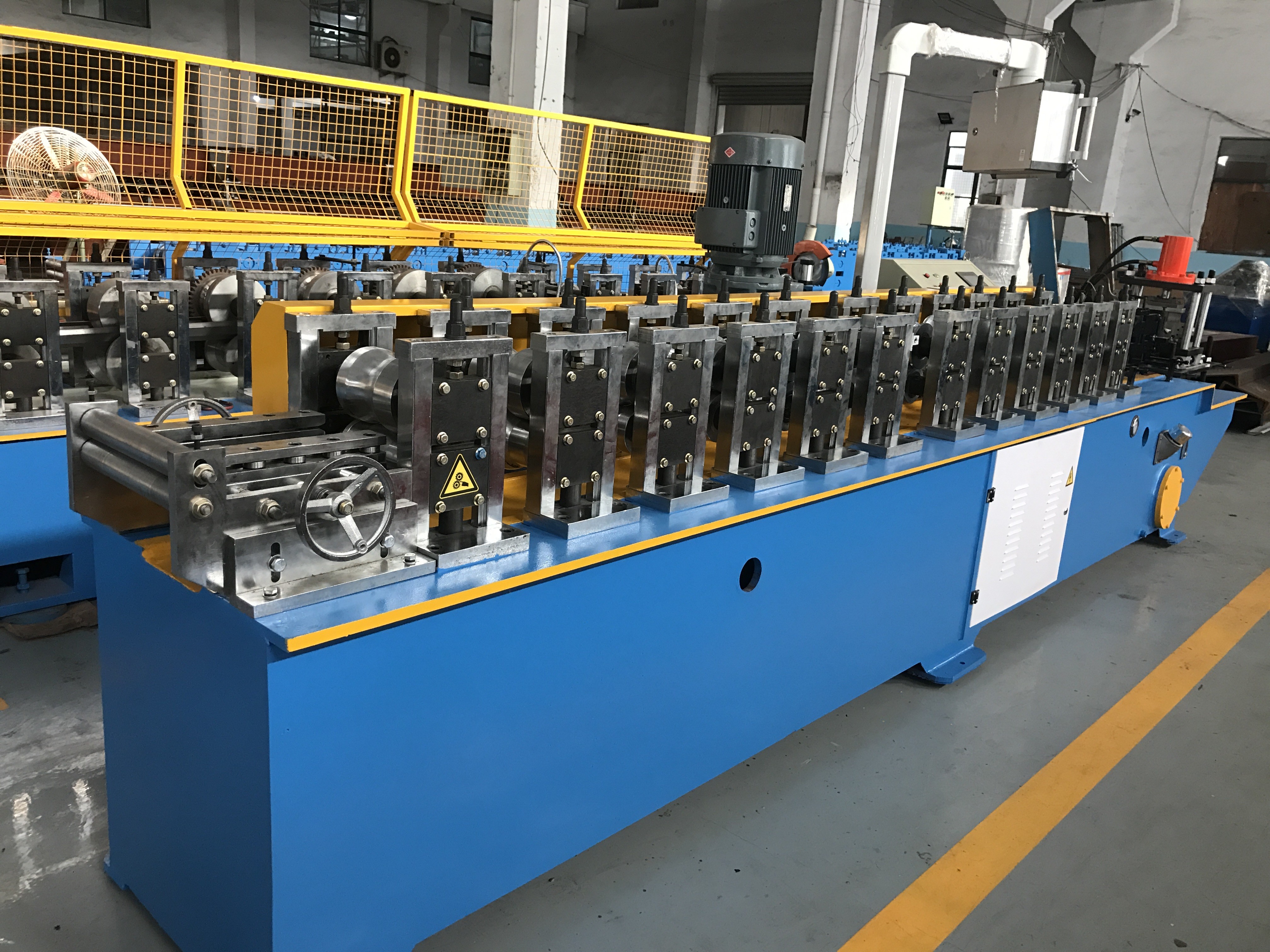 YX17-126 Metal Automatic Rolling Shutter Machine with punching holes