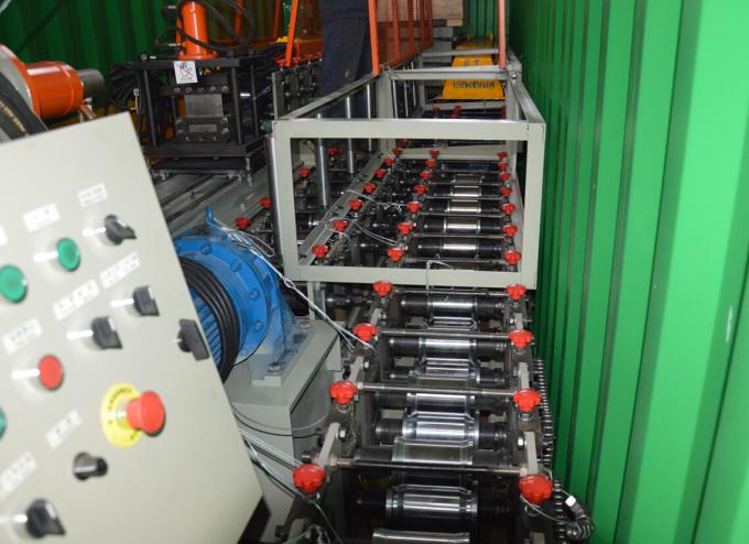 12 रोलर स्टेशन धातु शटर द्वार रोल बनाने की मशीन मोटाई 0.7 मिमी-1.2 मिमी